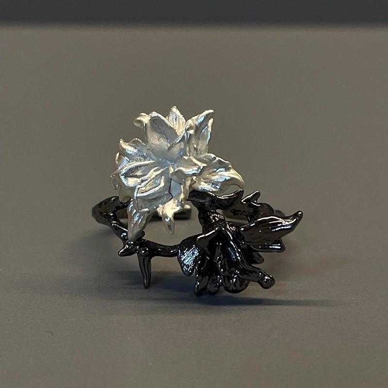 

Fashion Black and White Mandala Flower Ring for Women Men Personality Metal Punk Unique Party Finger Rings Jewelry Accessories