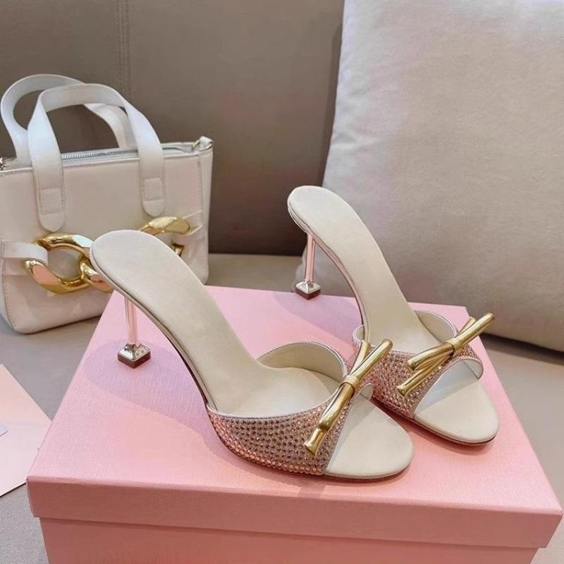 

Rhinestone word with sandals women s summer 2025 new European and American catwalk high heels thin heel round head bow cool slippers 35 шампанского