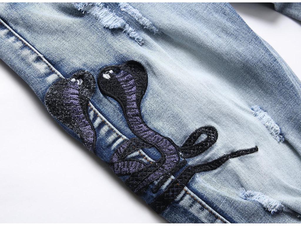 Europejskie Niebieskie Dżinsy Męskie Slim-Fit z Haftem Kobry