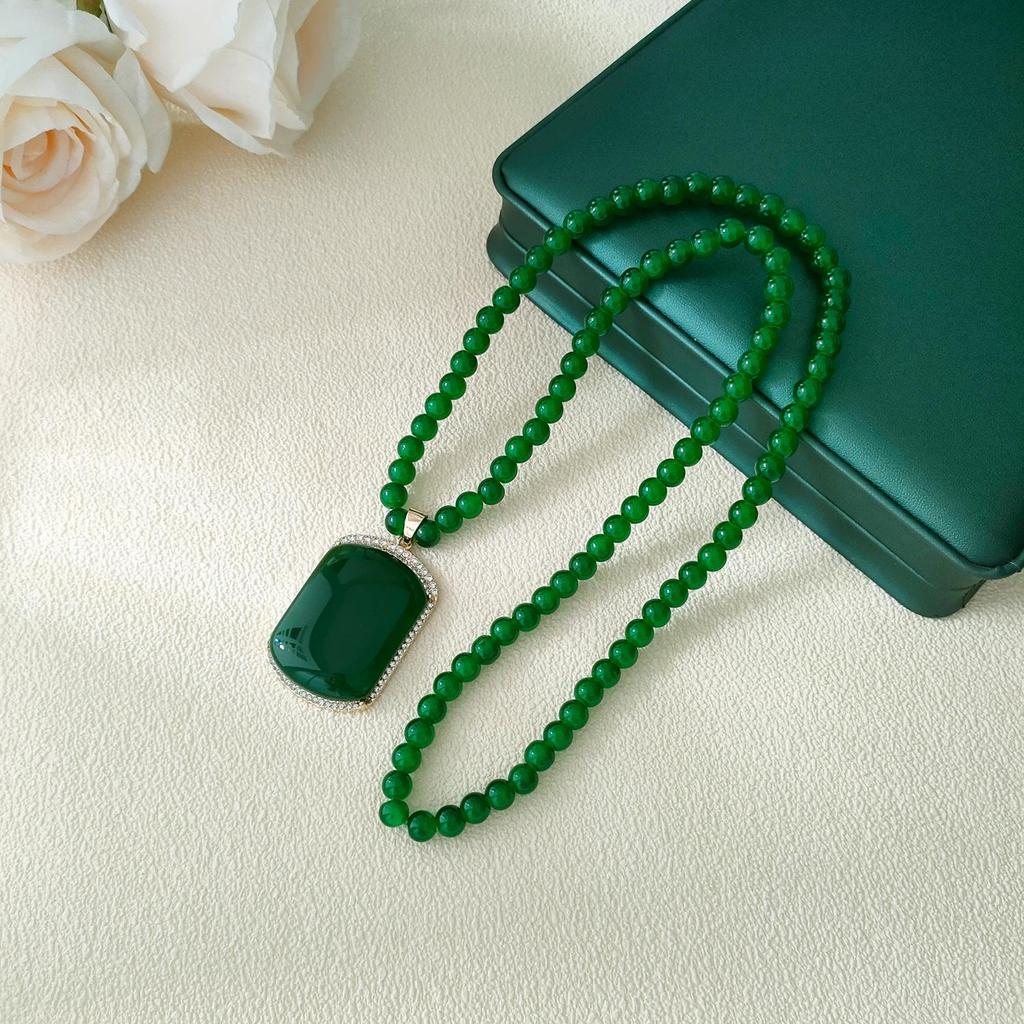 Retro Green Beaded Long Necklace: High-End Chinese Style Fall/Winter Sweater Chain