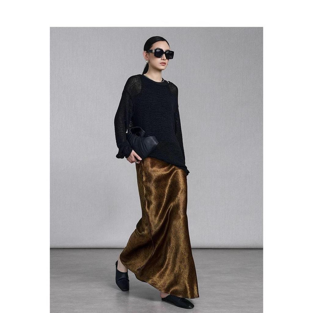 Importiertes Seiden-Triacetat Rundhals-Kleid im schrägen Schnitt mit kurzen Ärmeln, schmaler Taille und elegantem Design