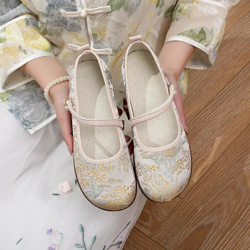 

Cheongsam flat shoes Hanfu shoes non-slip, light mouth comfortable silk and satin surface retro cloth shoes 35