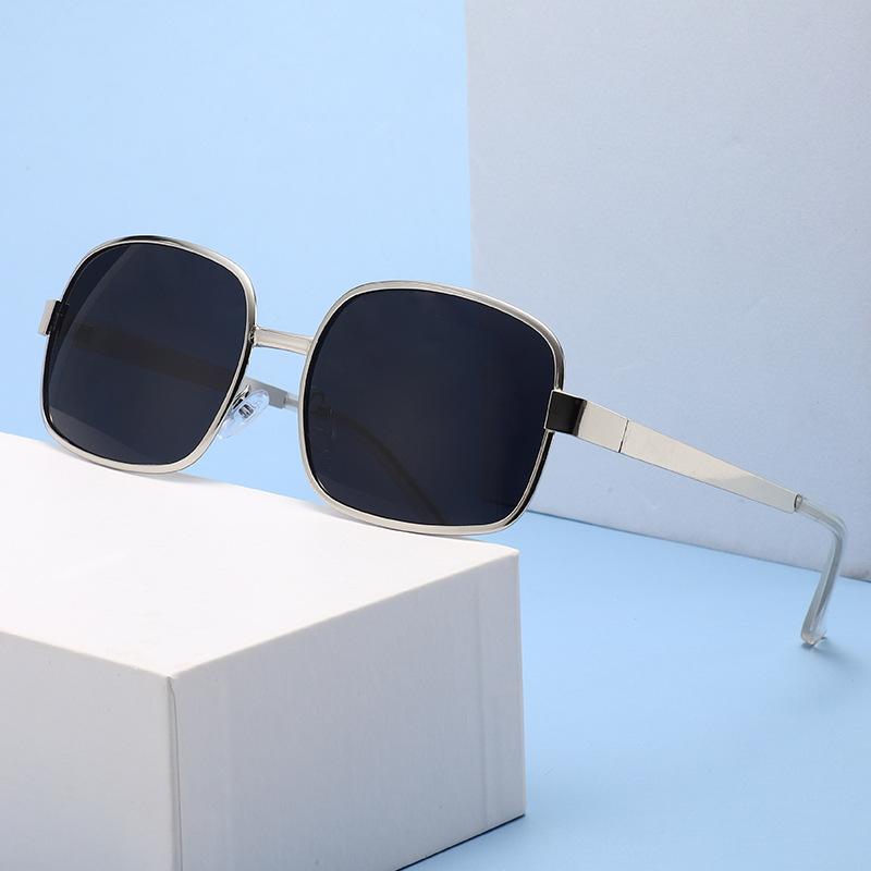 New High-end Metal Sunglasses Man High-end 2025 Retro Rectangular Frame Outdoor Activities Steampunk UV Resistant Glasses