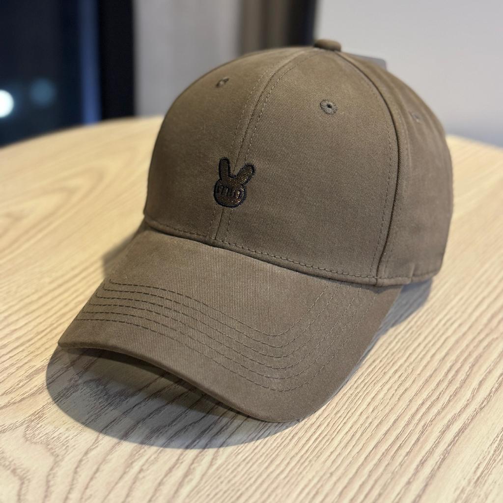 Spring and summer new cartoon embroidered baseball cap for women, versatile hard-brimmed cap, outdoor sun hat that makes the face look smaller and