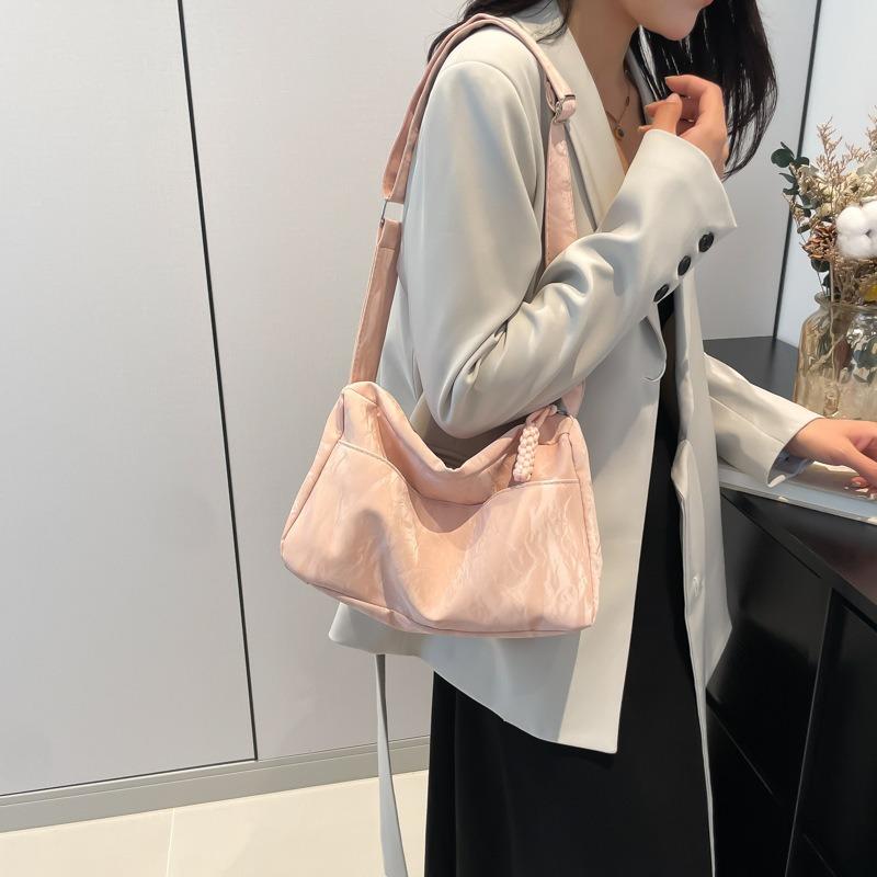 Soft Leather Large-capacity Literary Shoulder Bag, New Commuter Underarm Bag, Fashionable and Relaxed Tote Bag for Women