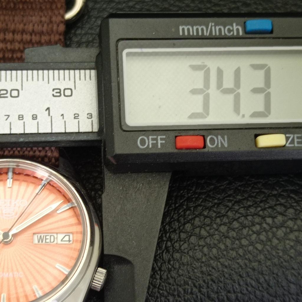 VINTAGE SEIKO 5 AUTOMATIC 7S26A JAPAN MENS PEACH COLOR DIAL WATCH a701659-5 R206c-a701659