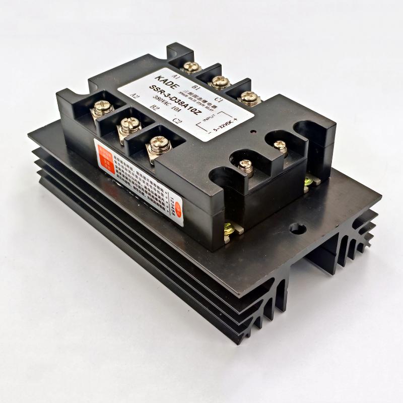 

DC 5-32V до AC 380V 10A Трифазне твердотільне реле SSR з чорним радіатором