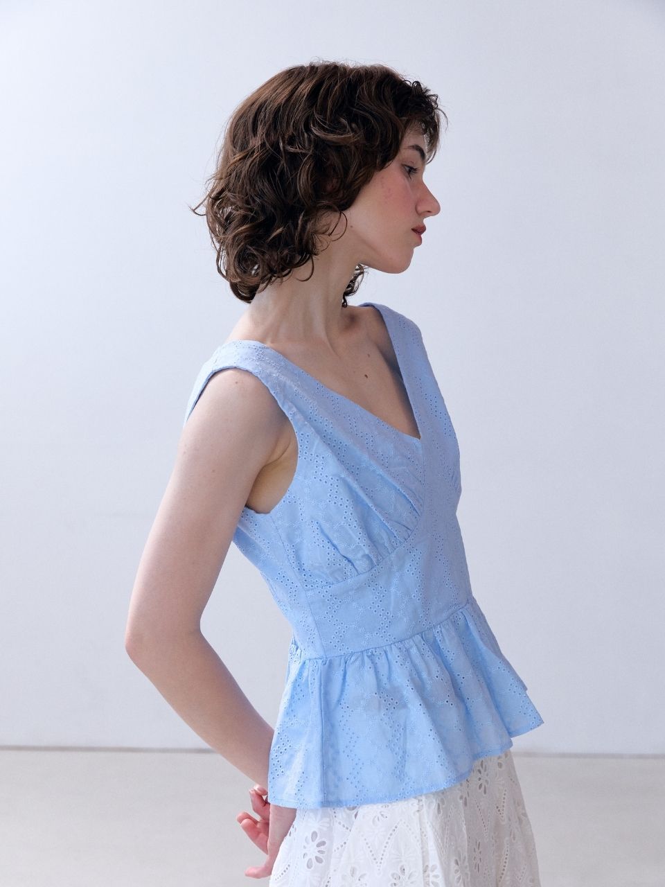 Fabric Seoul Punching Sleeveless Lace Blouse_Blue Sky Blue/Free