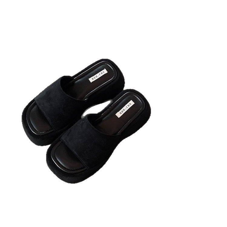 Thick-soled one-word drag women's summer wear 2025 new design sense niche muffin shoes dopamine open-toed cool slippers women