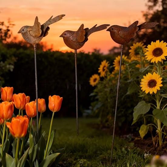 Accenti Bizzarri per il Giardino 3 Pezzi Palo a Terra con Uccelli in Metallo Arrugginito, Scultura di Uccelli Carini, Arte Decorativa Animali per Palo da Giardino Decorazione Esterna, Regali Amici