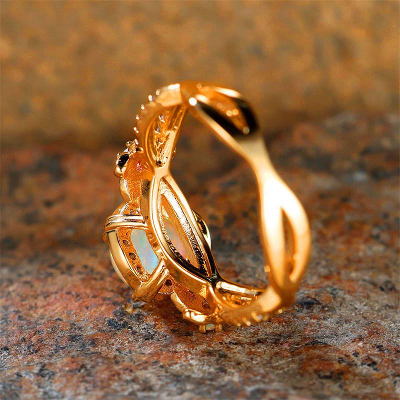 Cute Female Round White Fire Opal Stone Ring Yellow Gold Color Flower Engagement Rings For Women Charm Wedding
