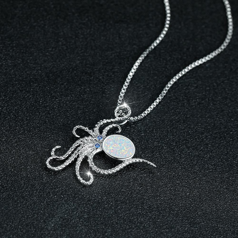 

Ocean Series Blue and White Octopus Octopus Womens Personalized Versatile Necklace
