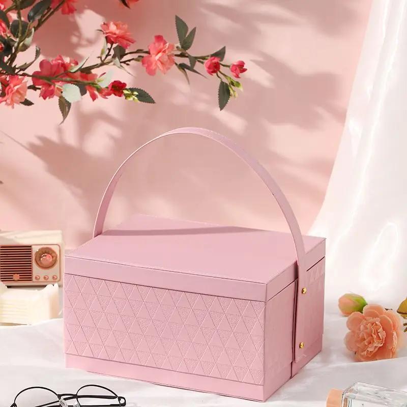 

Light Luxury Square Gift Box Handheld PU leather candy cosmetics portable box Simple and modern wedding party decoration boxes 20x16x13cm розовый
