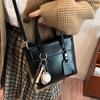 Trendy New Korean Niche Retro Style Portable Bucket Bag Autumn and Winter Fashionable Women's Commuting Simple Messenger Bag