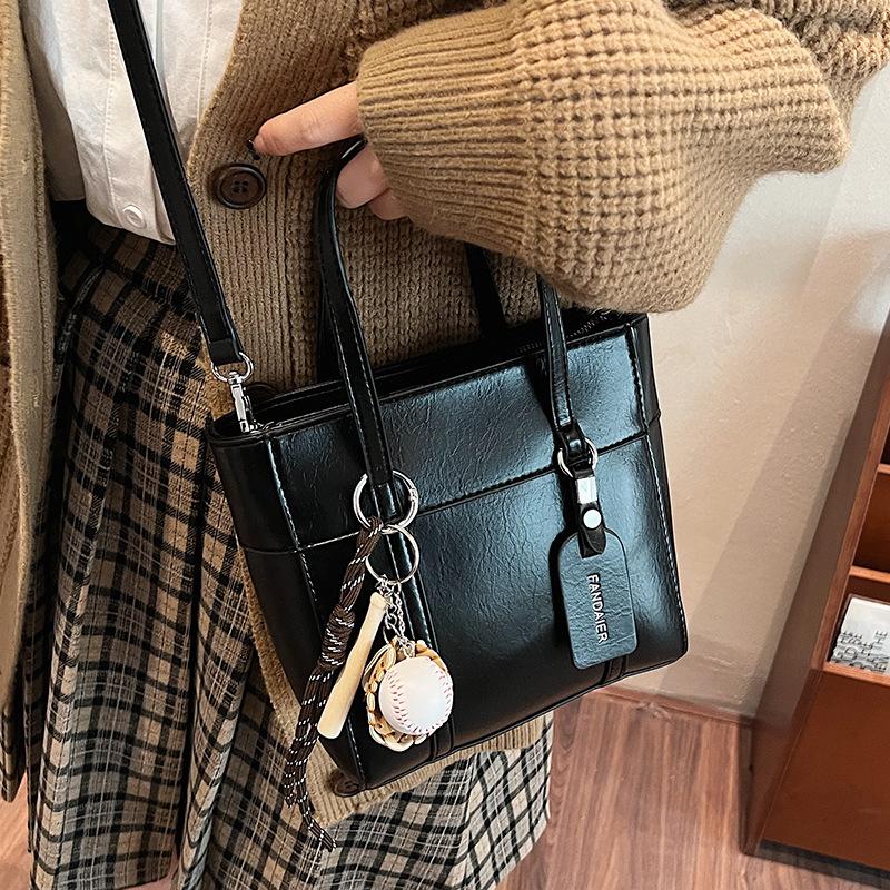 Trendy New Korean Niche Retro Style Portable Bucket Bag Autumn and Winter Fashionable Women's Commuting Simple Messenger Bag