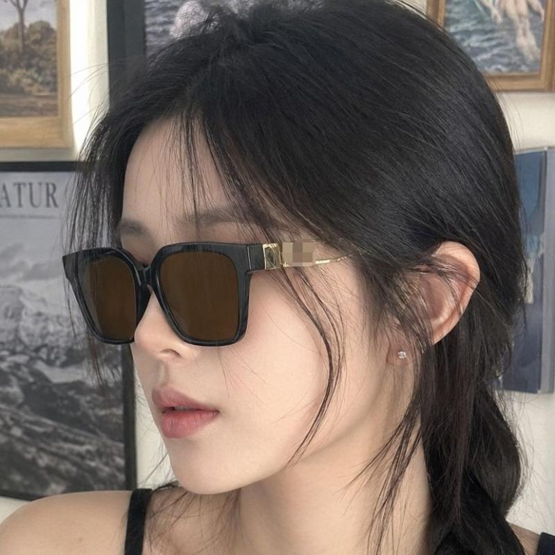 Square Frame Hollow Out Sunglasses for Men Women Brand Design Fashion Vintage Metal Golden Sun Glasses Unisex Eyewear