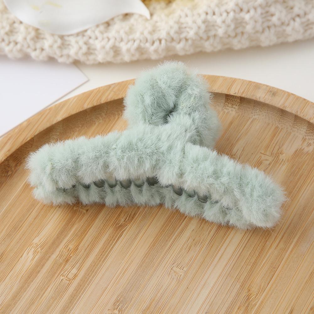 Women Hair Claw Winter Faux Fur Hair Clip Elegant Acrylic Crab Barrette Hairpin Girl-Hair Accessor Furry Headwear Hair Claw Clip