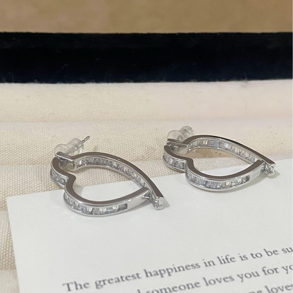 Exquisite French Zirconia Heart Stud Earrings for Women – Elegant, Minimalist, Fashionable Design.