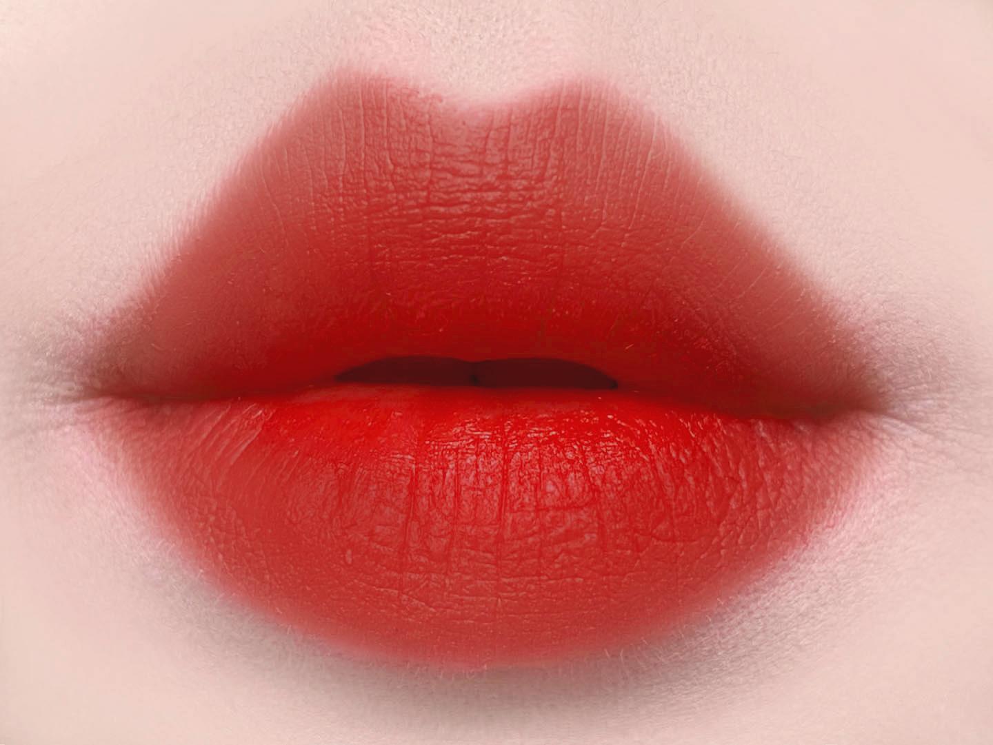 

Помада Kiss Me Eye First Matte (6 типов) 05 Rich Red
