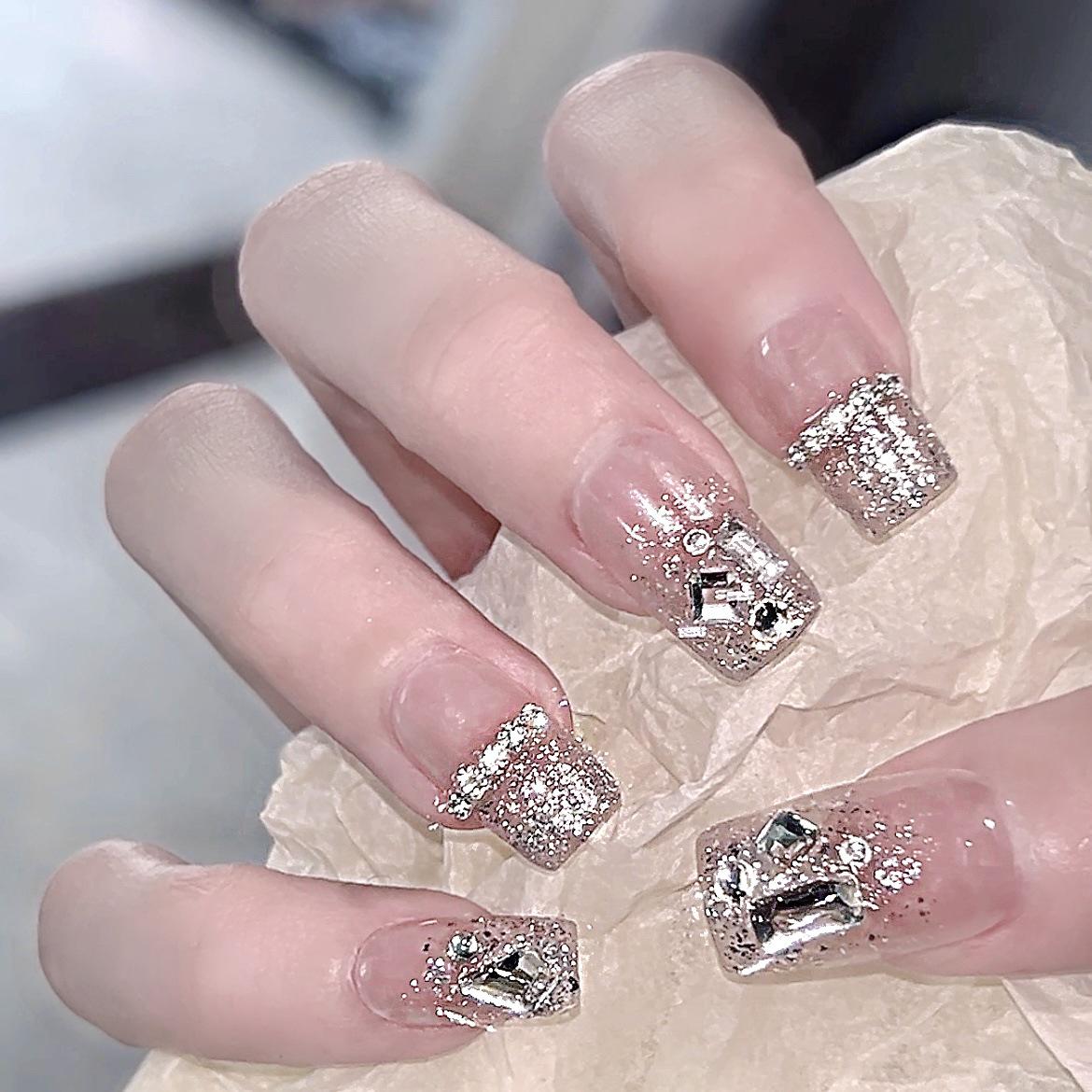 

Ultra-Flashy Handmade Removable Nail Tips with High-End Diamond Manicure Chains L