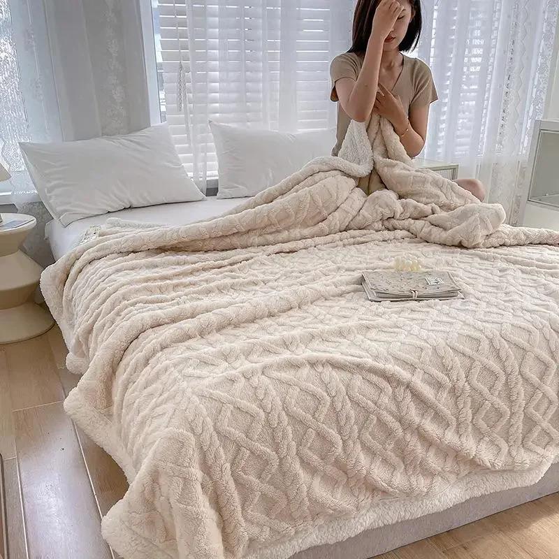 New Cover Blanket Office Shawl Air Conditioning Small Blanket Thickened Coral Velvet Flannel Lamb Wool Blanket Nap Sofa