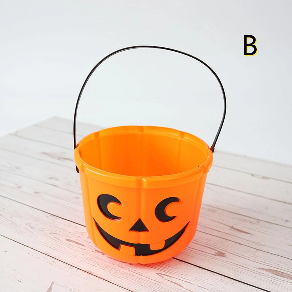 Halloween Trick Or Treat Buckets Pumpkin Candy Basket Plastic Pail Candy Holder With Handle Orange Jack-O'-Lantern Party Favors