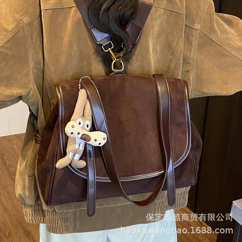 Casual Commuting Retro Large-capacity Shoulder Bag Women's 2025 New Autumn and Winter Popular Backpack Schoolbag