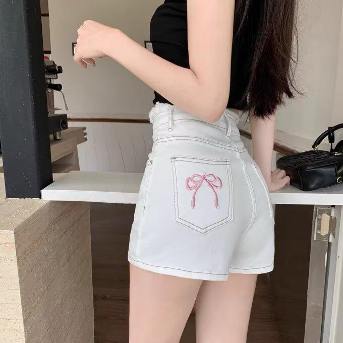 

Women s Plus Size High-Waisted A-Line Denim Shorts - Loose, Slimming, Belly-Covering Design for Summer 2XL білий