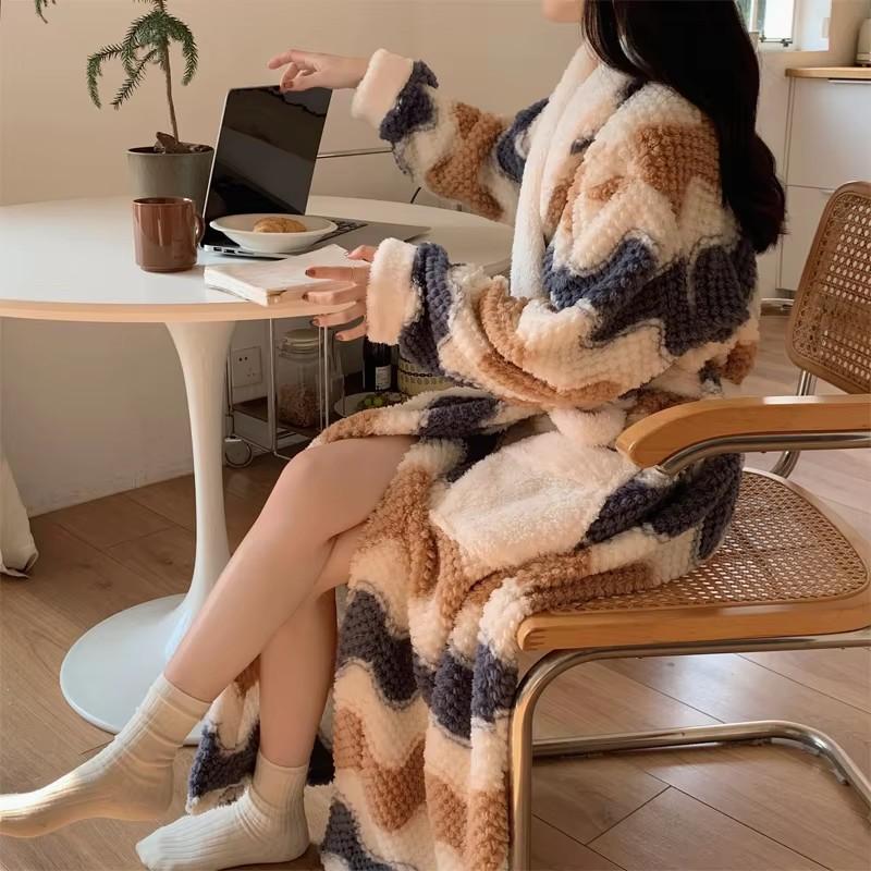 Pijamale de damă Pijama drăguță Lenjerie de noapte de iarnă Seturi de halate calde Îmbrăcăminte lungă pentru casă Halat de baie Plus Cămașă de noapte din catifea călduroasă din lână coral