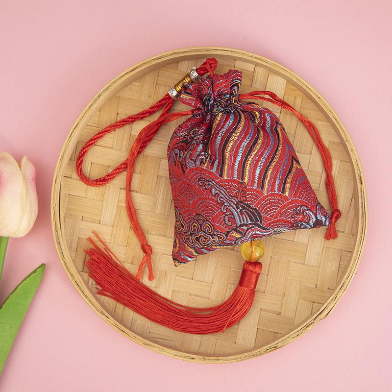 

Саше-саше, пустой мешочек, сумка, фестиваль лодок-драконов, вышивка, автомобильный кулон, сумка для благовоний мокса, автомобильная сумка с благоприятным облаком, благословение Empty bag + Mugwort красный