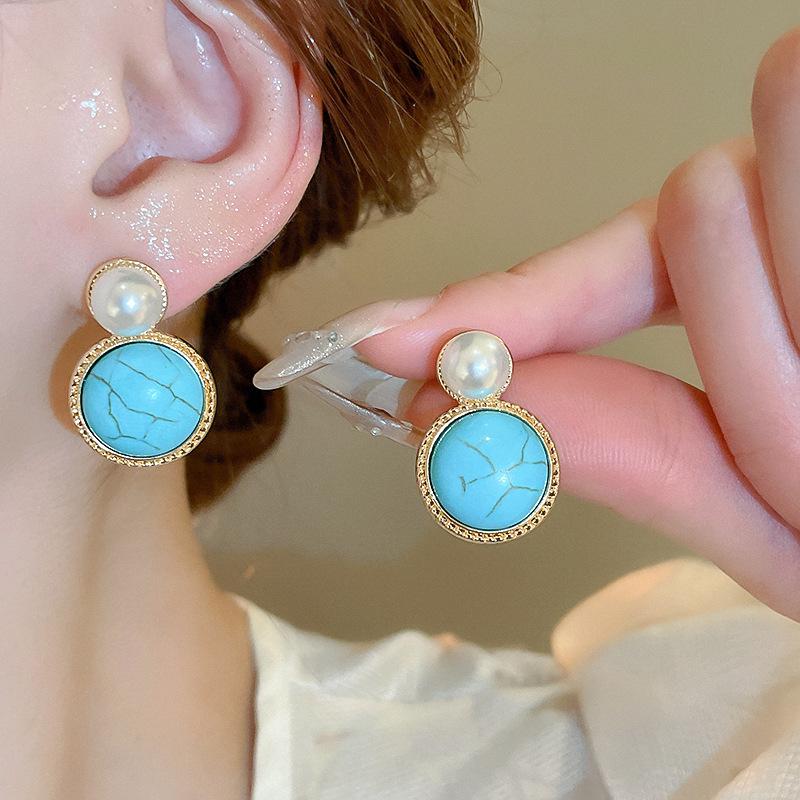 Retro Small Stone & Imitation Pearl Silver Stud Earrings - Fashionable, High-End, Simple Design for Women