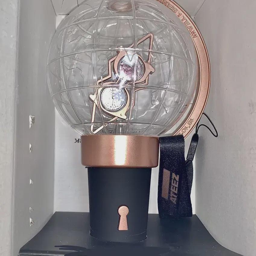 

Я сделаю Ateez лайтстик версии 1 и Lightney 1