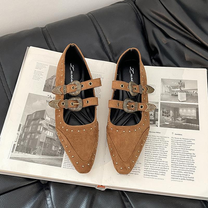 

Ретро туфли Мэри Джейн с острым носком и пряжкой на одно слово, осенняя мода, французское чувство дизайна, туфли-клинья с заклепками, женская обувь 39 коричневый