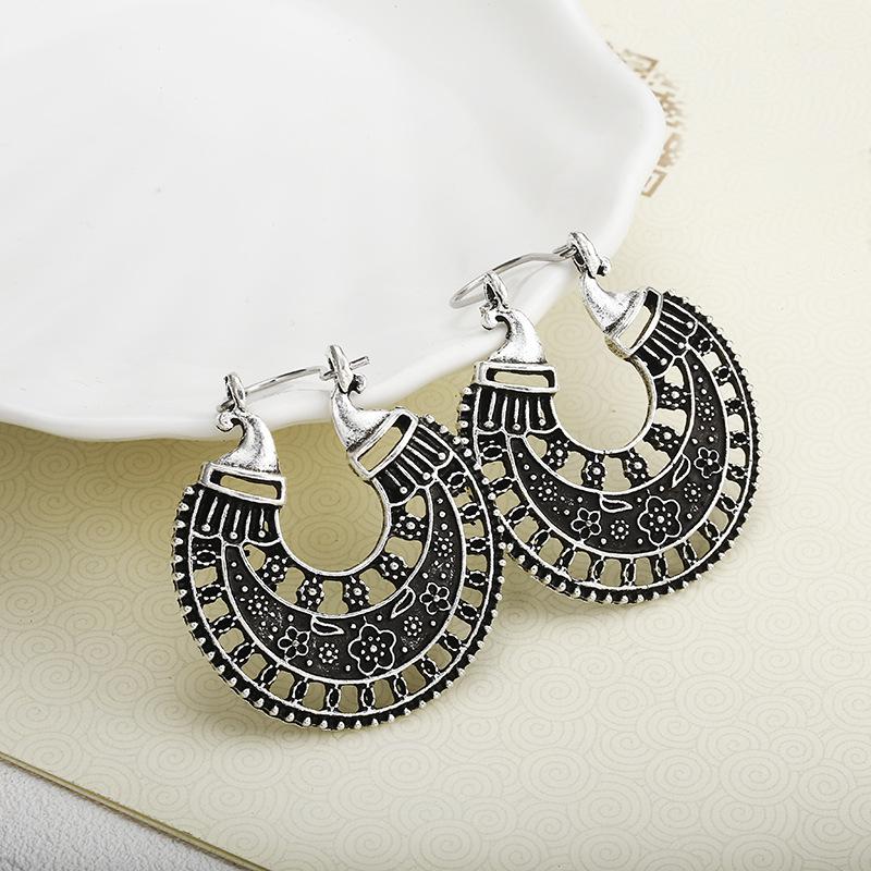 

Retro 2020 Fashion New Earrings Simple Exotic Ethnic Wind Hollow Carved Flowers Ladies Earrings Wholesale Sales
