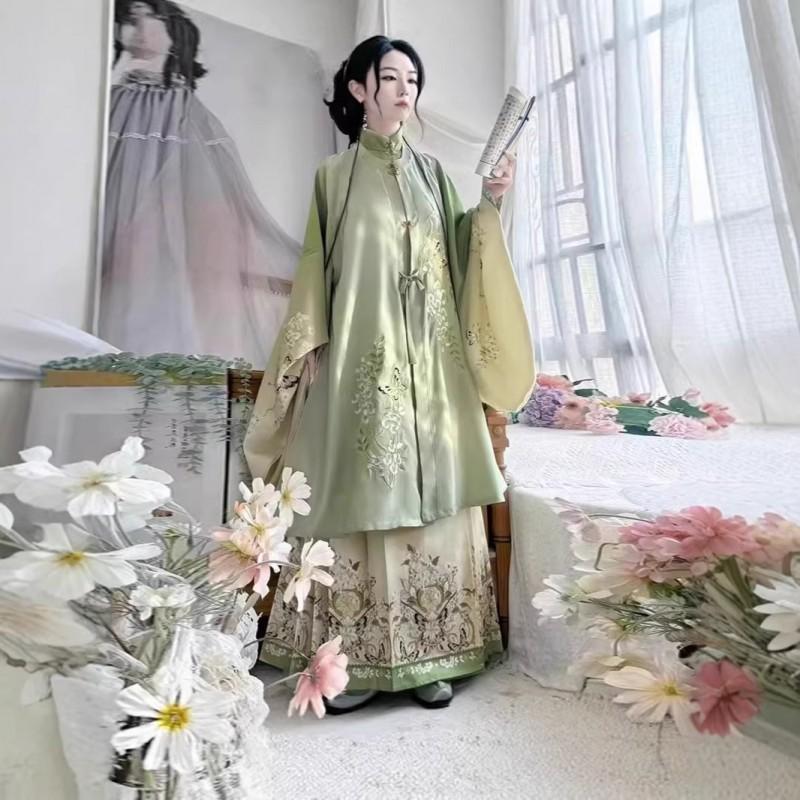 Ming Dynasty Style Hanfu Set Women: Stand Collar Top Vest Cloud Shoulder Horse-Face Skirt Winter
