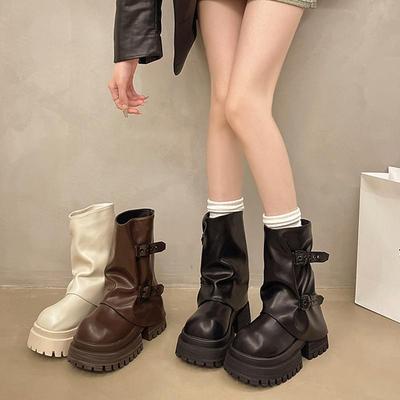 Bottes courtes de célébrité Internet pour femmes 2024 automne et hiver nouvelles rétro à petit talon épais rehaussantes bottes motardes bottes Martin