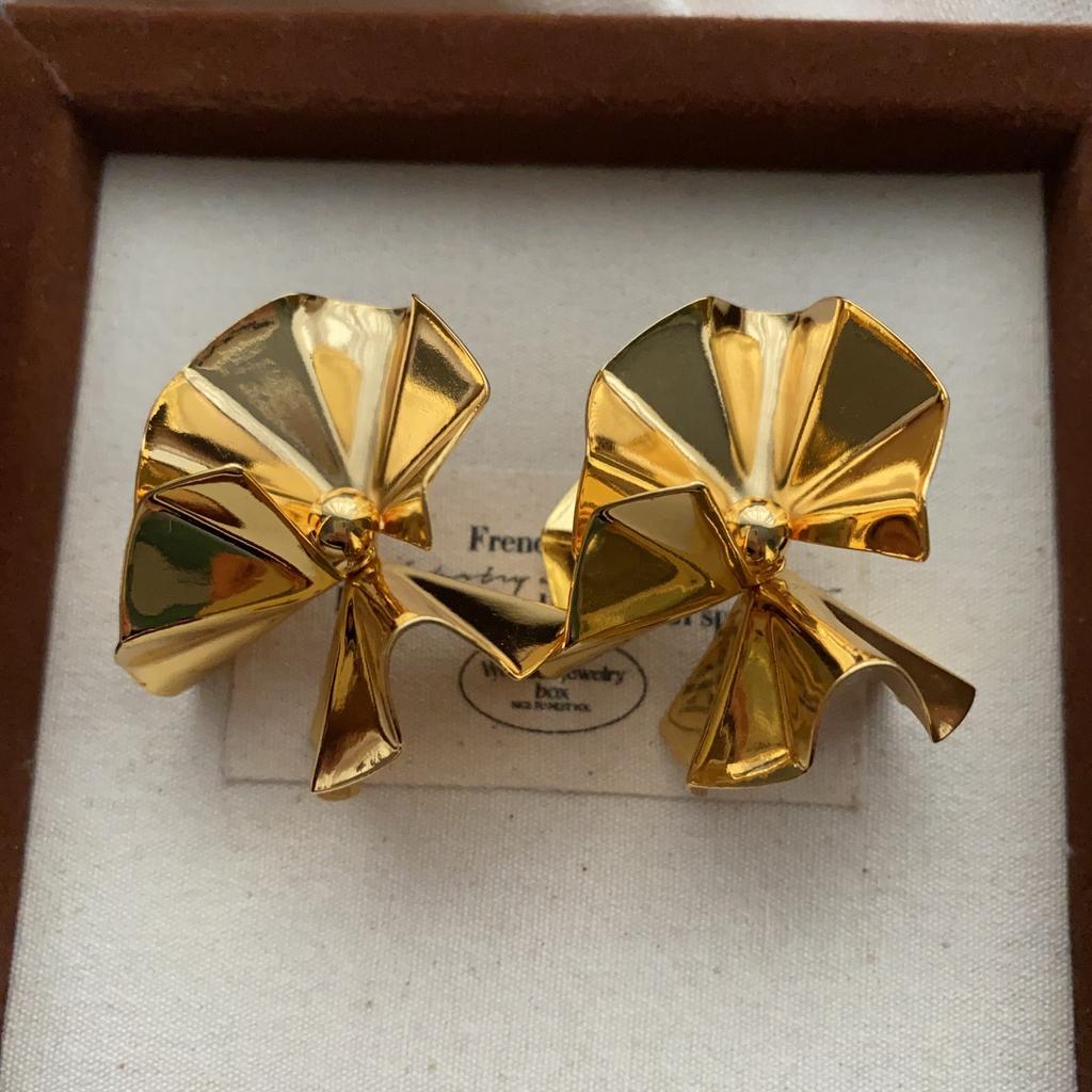 Three-Dimensional Metal Folding Earrings, Stud Earrings, Artistic Personality Retro Light Luxury Fashion Simple Three-Dimensional Niche High-End