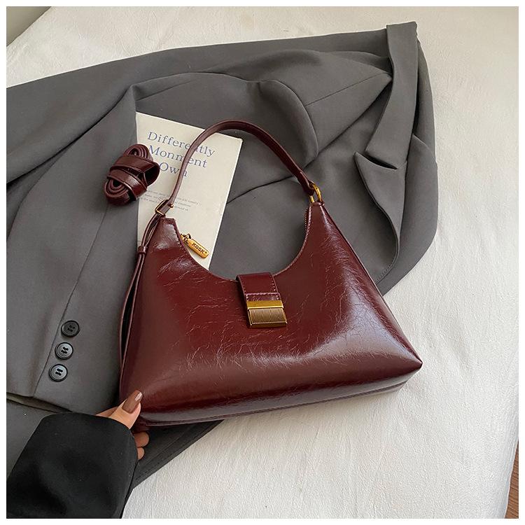 

French retro shoulder bag underarm 2025 new foreign style texture solid color handbag European and American retro small square bag