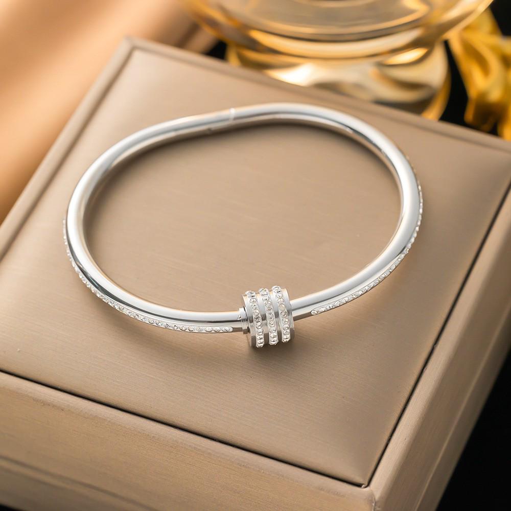 Bracciale da donna in acciaio al titanio con diamanti, placcato oro, non sbiadisce, intarsio di zirconi, alta gamma, semplice, versatile gioiello in acciaio inossidabile
