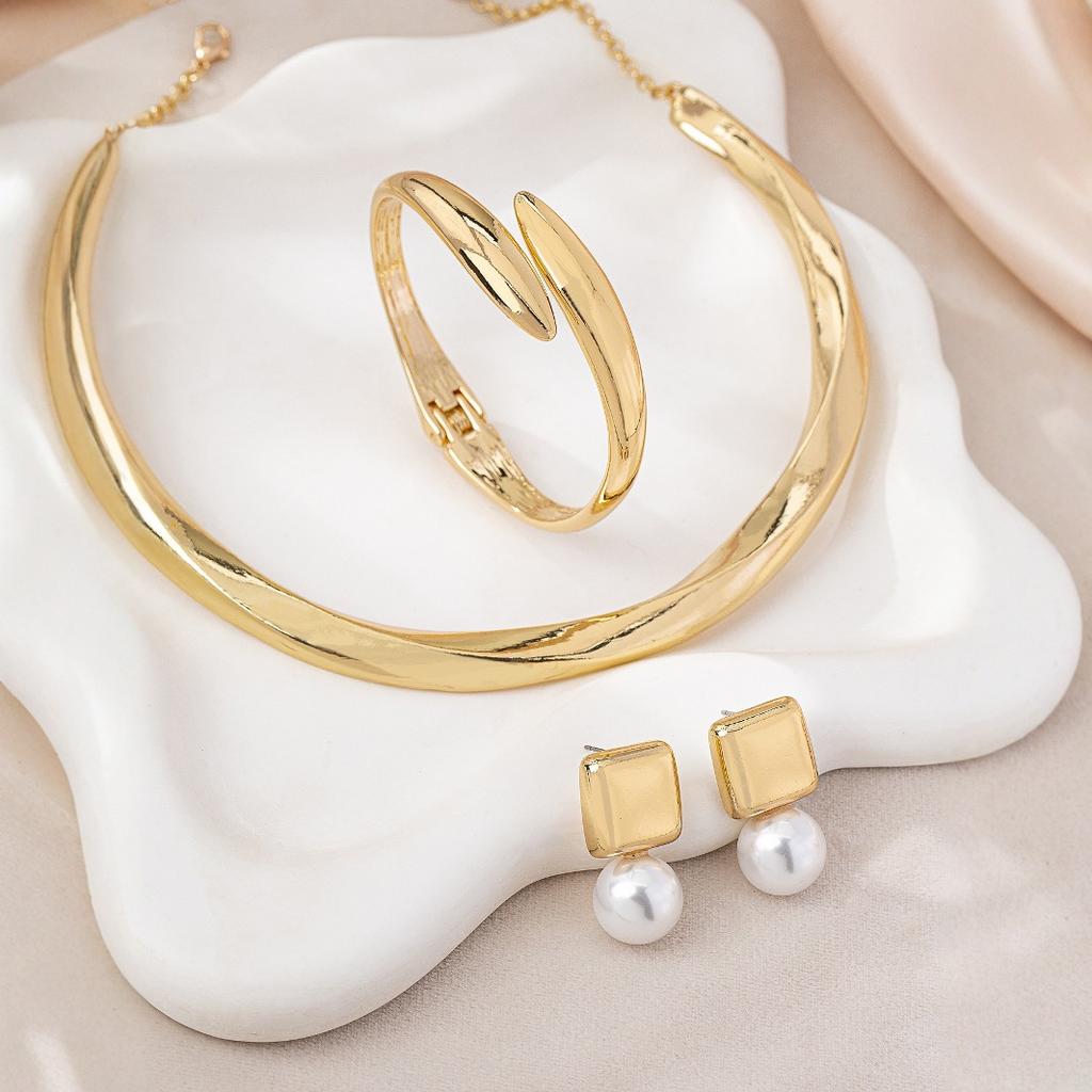 Personalisiertes übertriebenes geometrisches Halsketten-Armband-Ohrring-Set