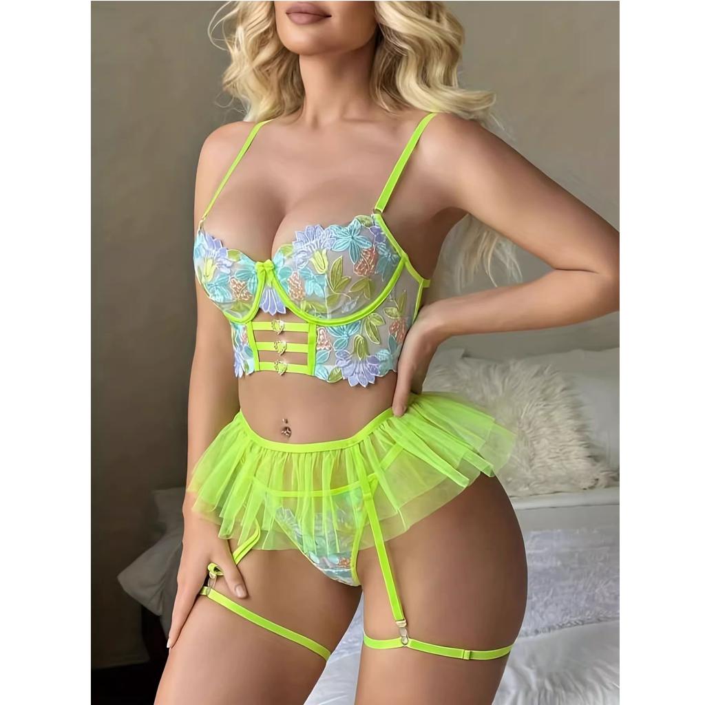 New Sexy Flowers Embroidery Hollow Out Underwear Set For Women Lace Metal Chain Stitching Sexy Lingerie Garters Suit