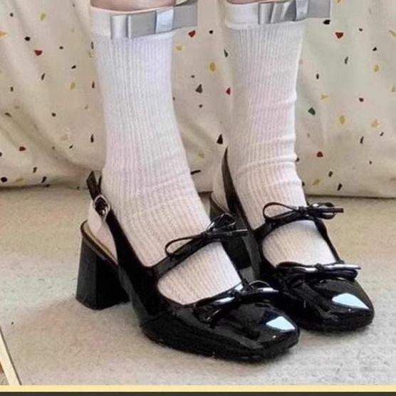 

Красивые туфли на высоком каблуке серебристый толстый каблук сандалии с закрытым носком женские лето 2025 новые с юбкой Мэри Джейн одинарные туфли маленькие кожаные туфли 40 чёрный