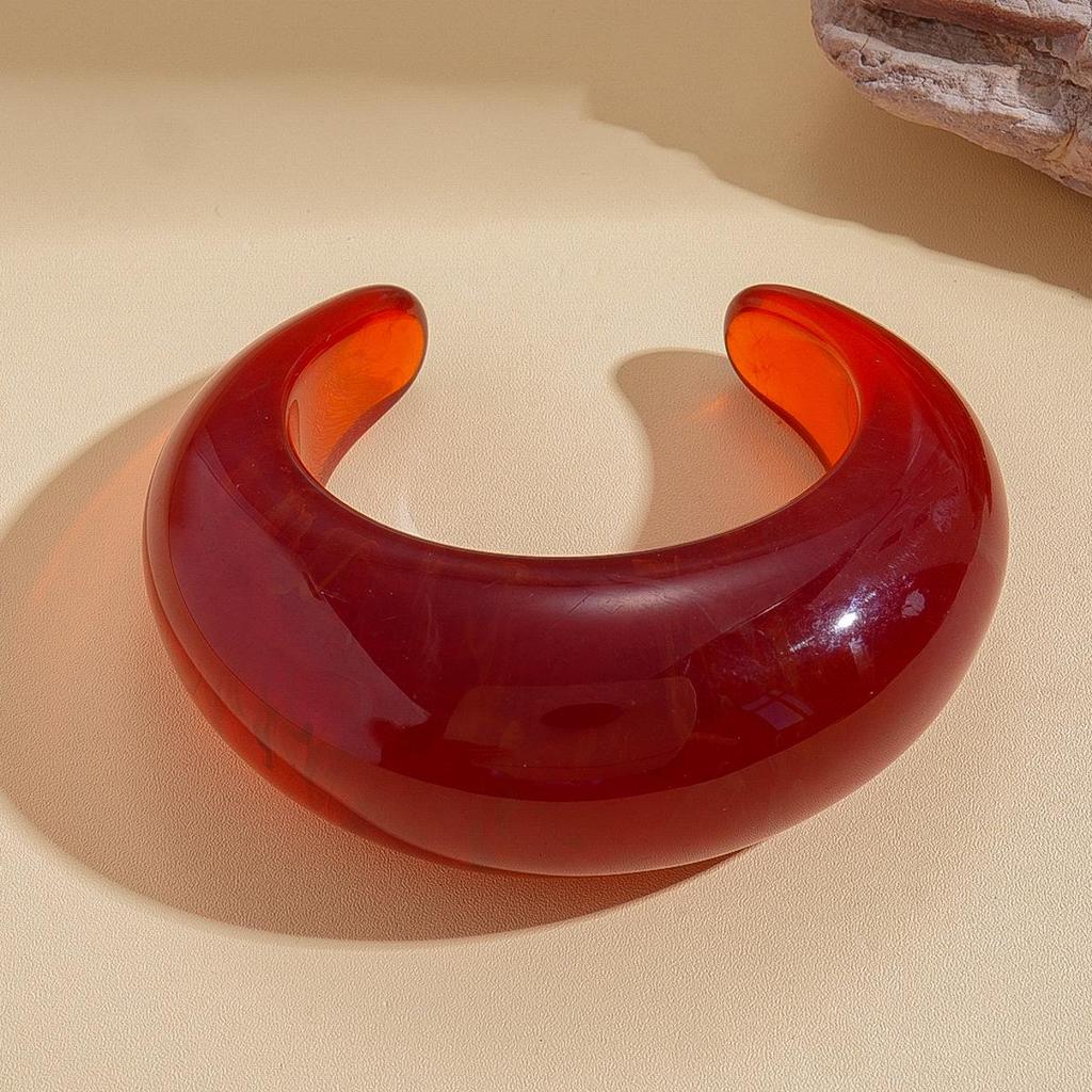 Unique Retro Resin Bracelet: Personalized Fashion Jewelry for Women