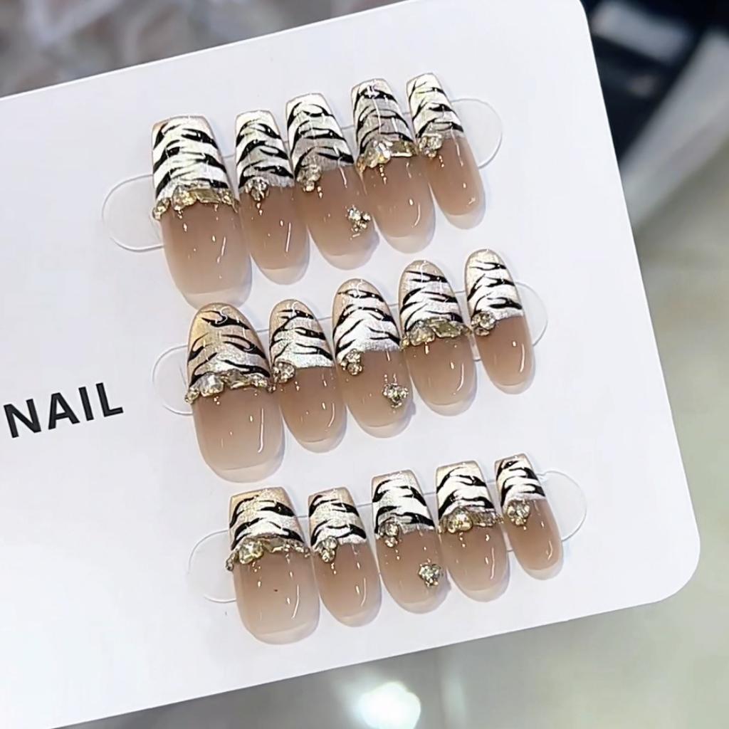 Pure Hand-made Phototherapy Wear Nail Tablets Fingertip Cat Eye Wear Nail Finished Product Reusable Nail Patches
