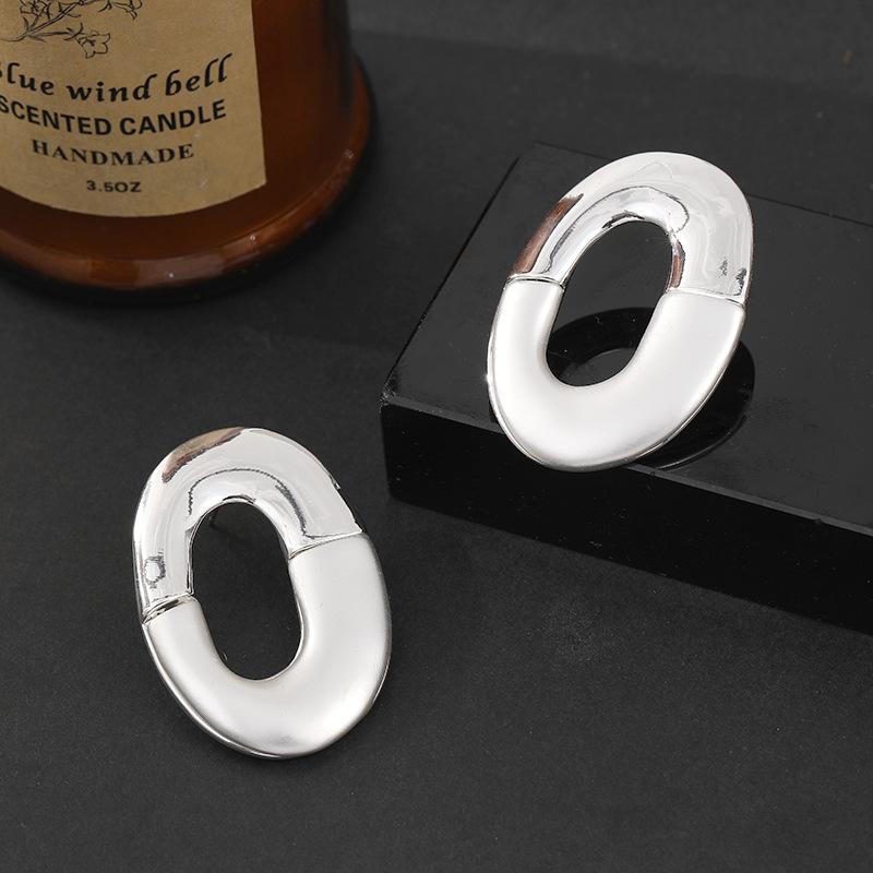 New earrings light luxury high sense niche simple earrings metal hollow earrings Europe and America