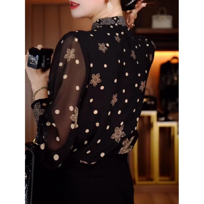 Damska wiosenna elegancka koszula typu pulower w kropki ze stójką i guzikami. Damska luźna, wyszczuplająca góra.