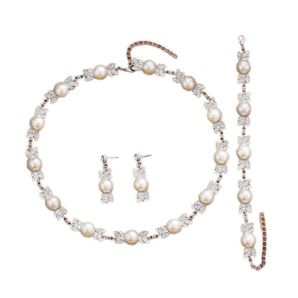 Elegant Vintage Floral Design Necklace and Earrings Set for Brides