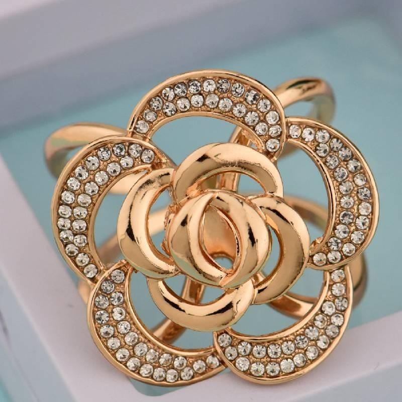 Alloy Scarf Clip With Floral Design Fall 2023 Oversized Belt Buckle**