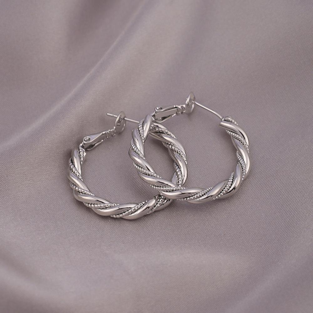 Vintage Korean Niche Design Twist Hoop Earrings: Fashionable, Versatile, and Plain.