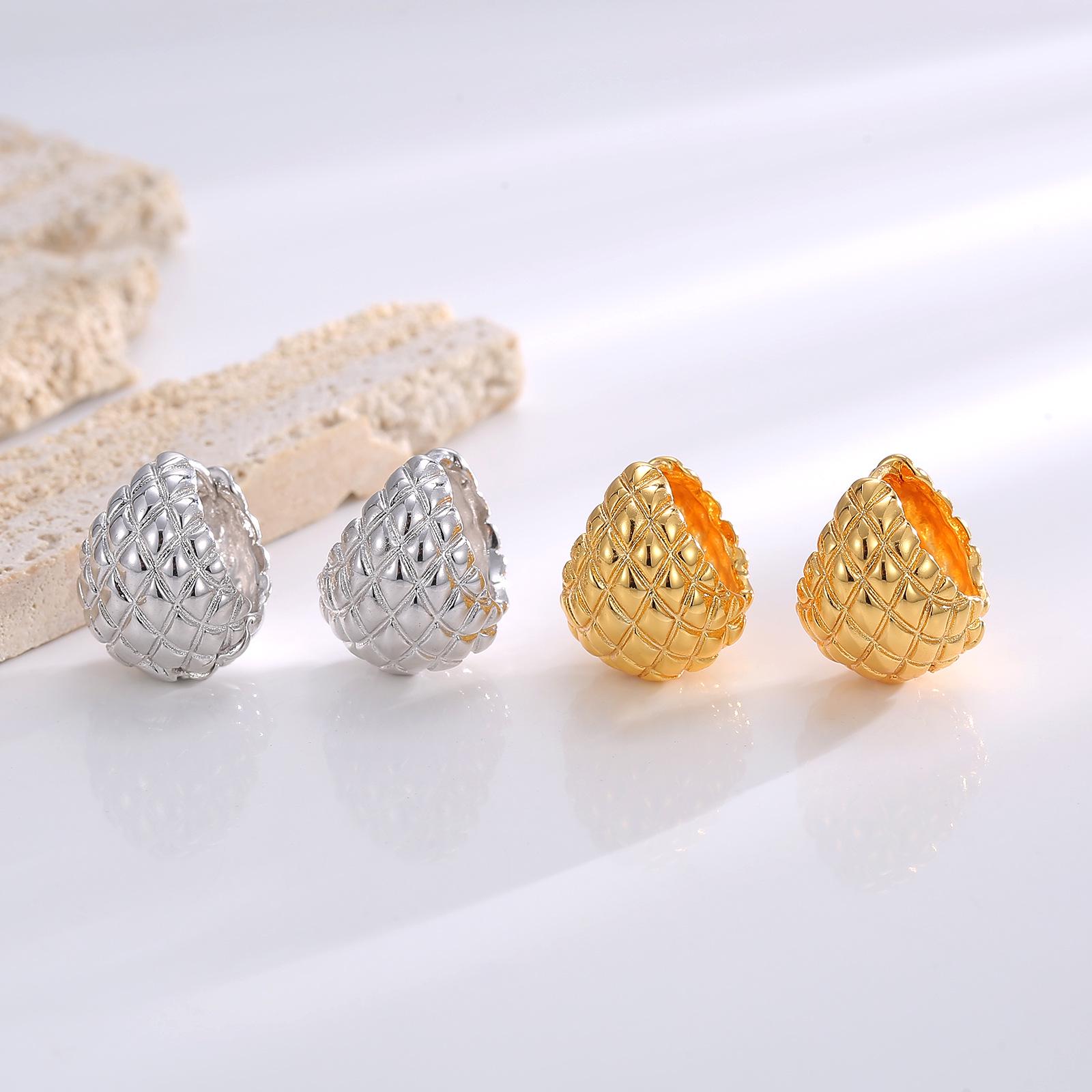 

Lychee Texture Elegant Retro Hong Kong Style Earrings with Double-Sided Radiant Finish